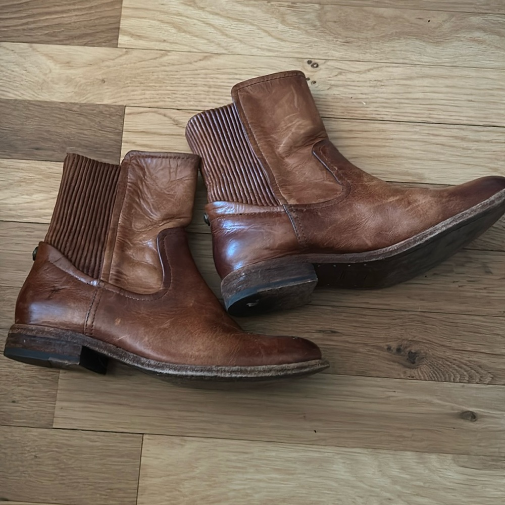 Frye Melissa scrunch boot size 6